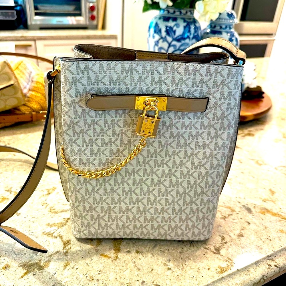 Michael kors bucket bag, New beautiful bag! Gorgeous bag!